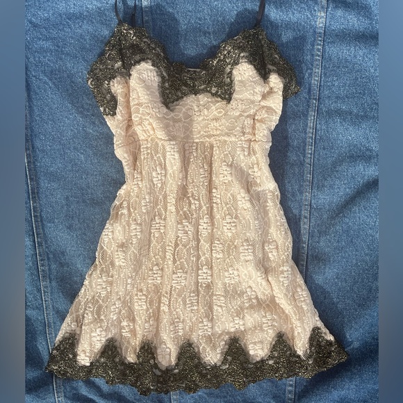 VINTAGE SLIP TOP🖤 - Picture 2 of 4